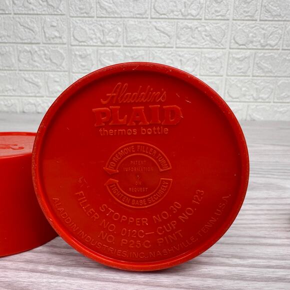 Aladdins Plaid Thermos Vacuum Bottle Red Dishwasher Safe Leakproof 1Pint Vintage - Picture 3 of 10